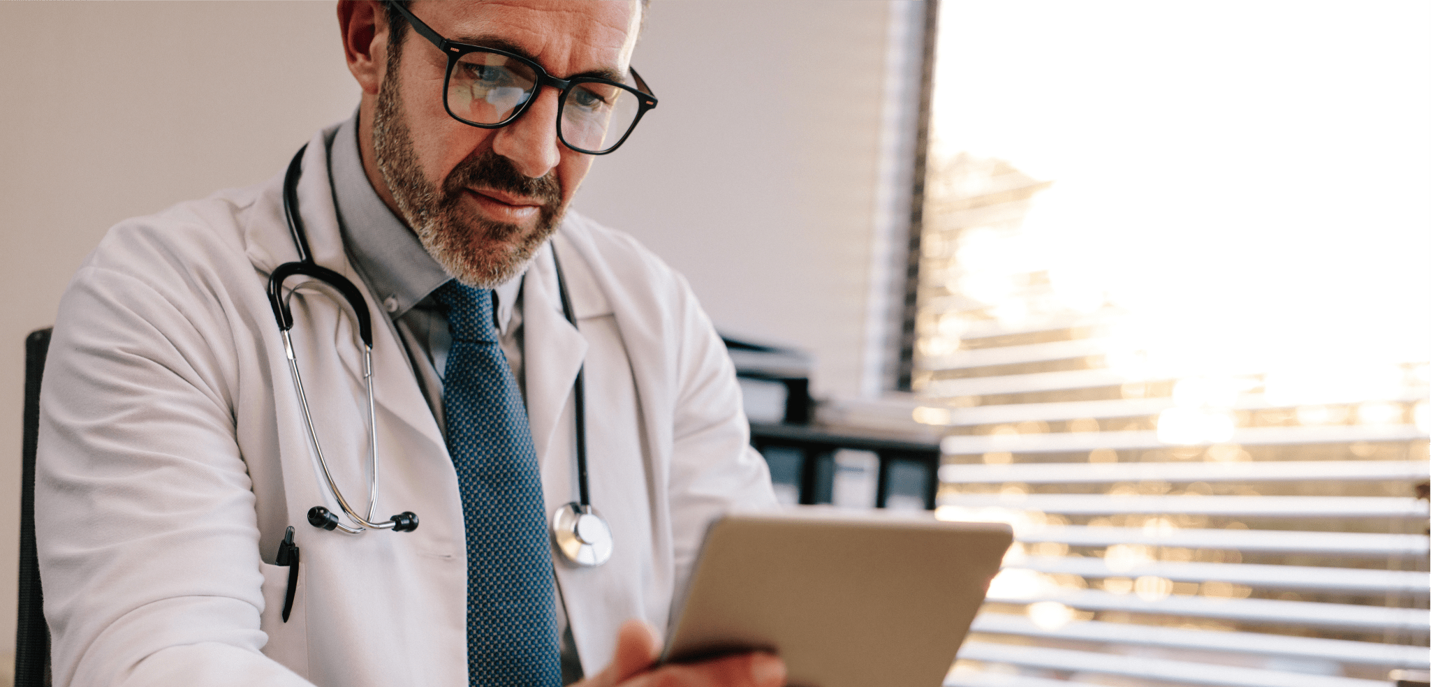 Doctor using a tablet next to a COPD treatment quiz.